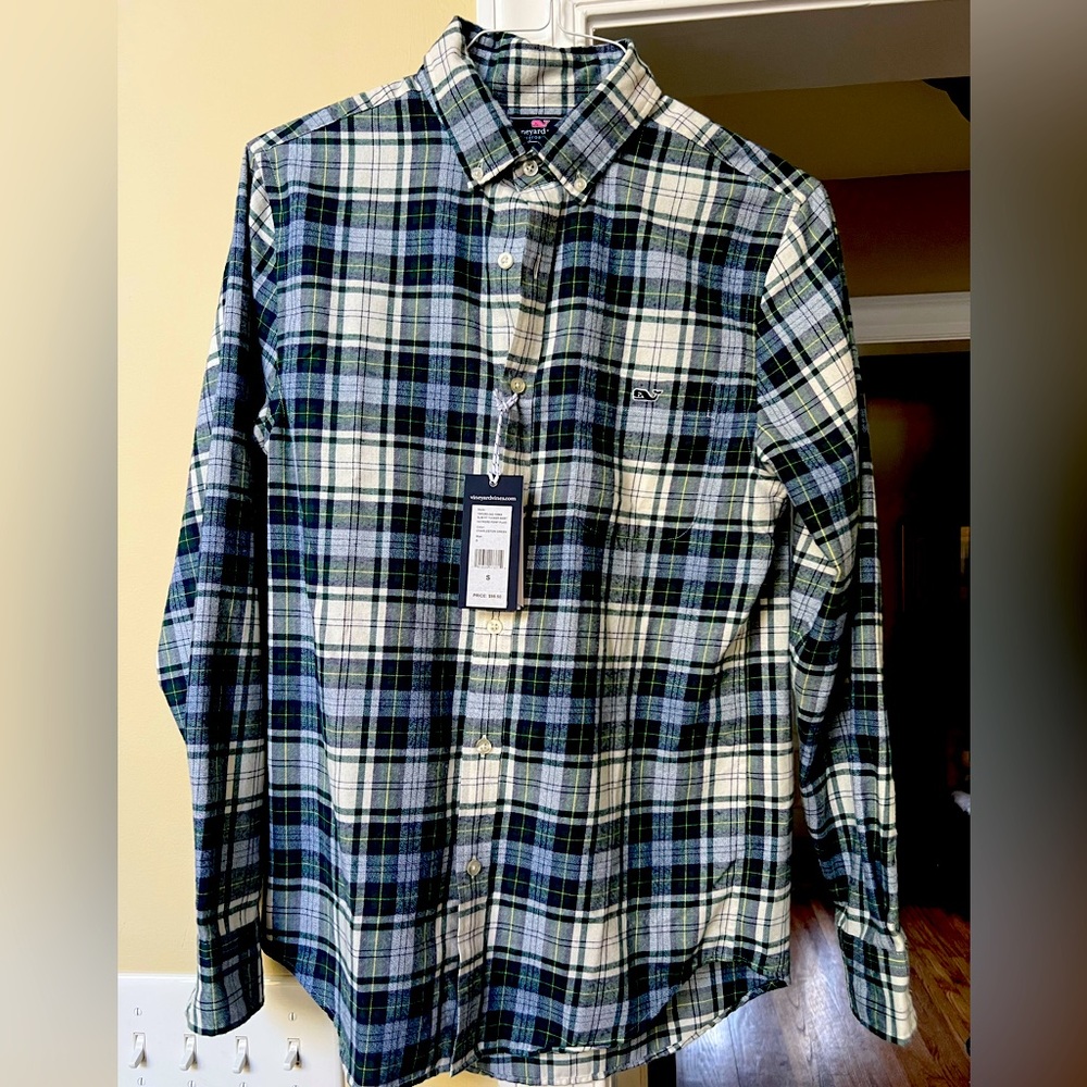NWT Mens Vineyard Vines slim fit tucker shirt. Size small